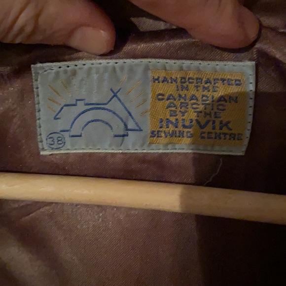 Green Inuvialuktun parka.  Size 39 (L) - Picture 2 of 8